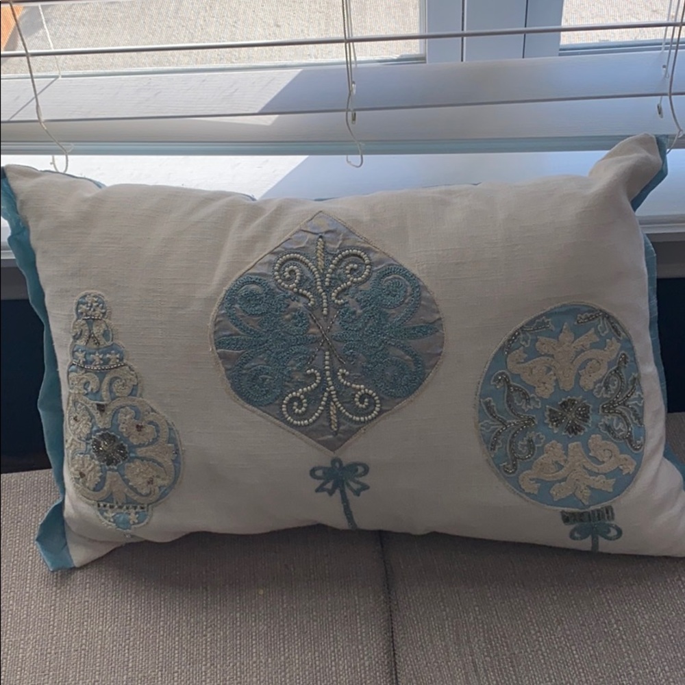 Holiday pillows